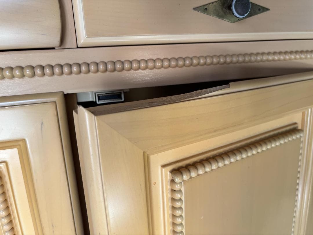 しほ アメリカ製、LYNN HOLLYN リンホーリン 食器棚 ・ 飾り棚