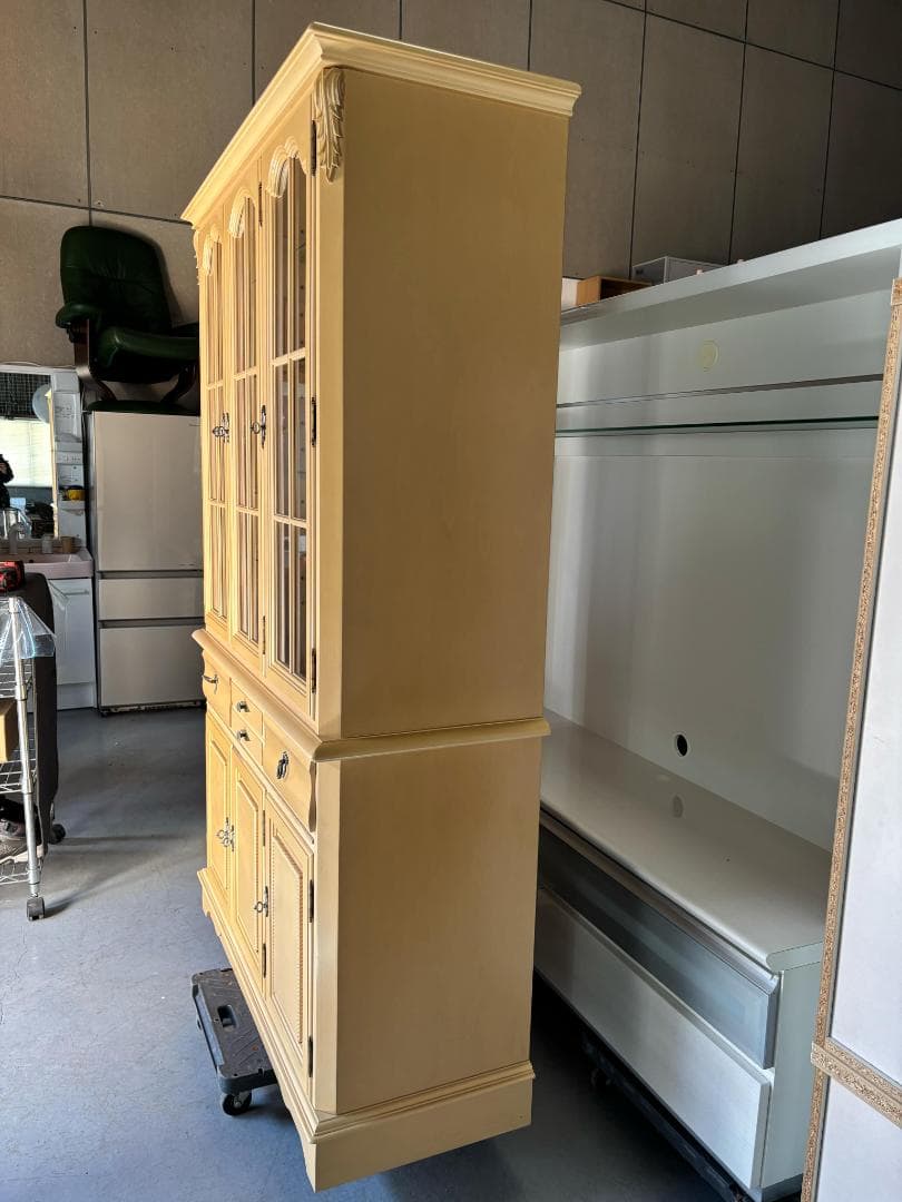 しほ アメリカ製、LYNN HOLLYN リンホーリン 食器棚 ・ 飾り棚