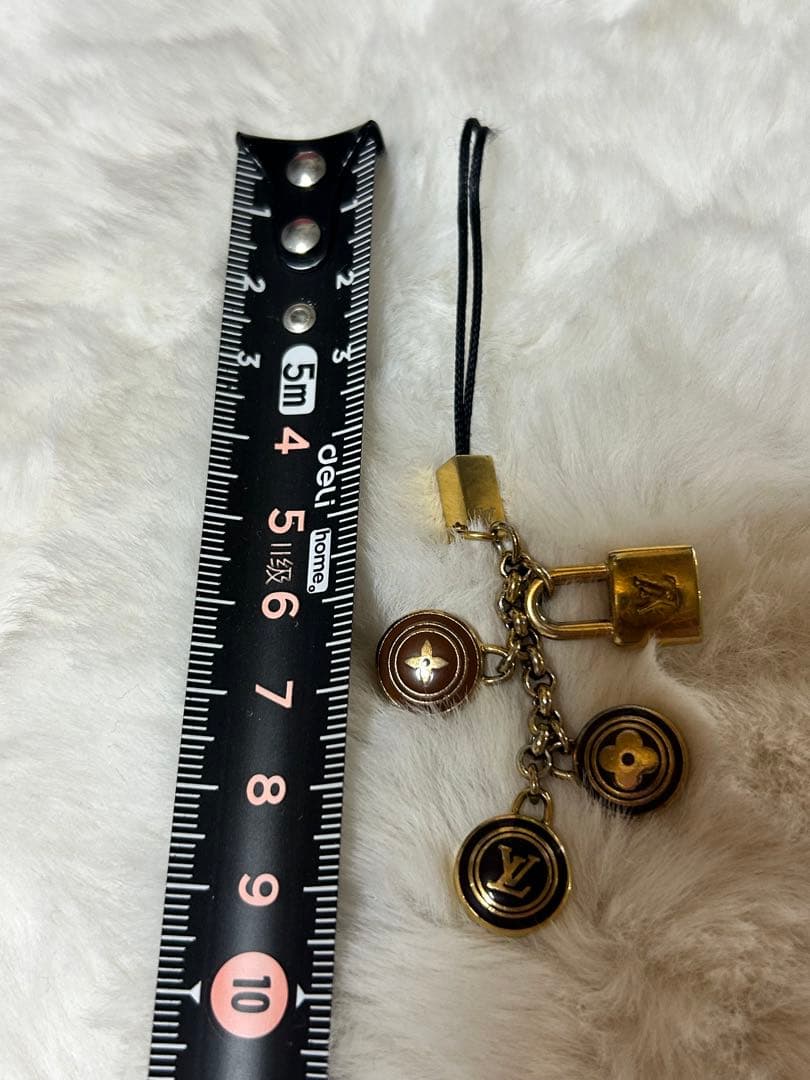Louis Vuitton チャーム付きストラップ