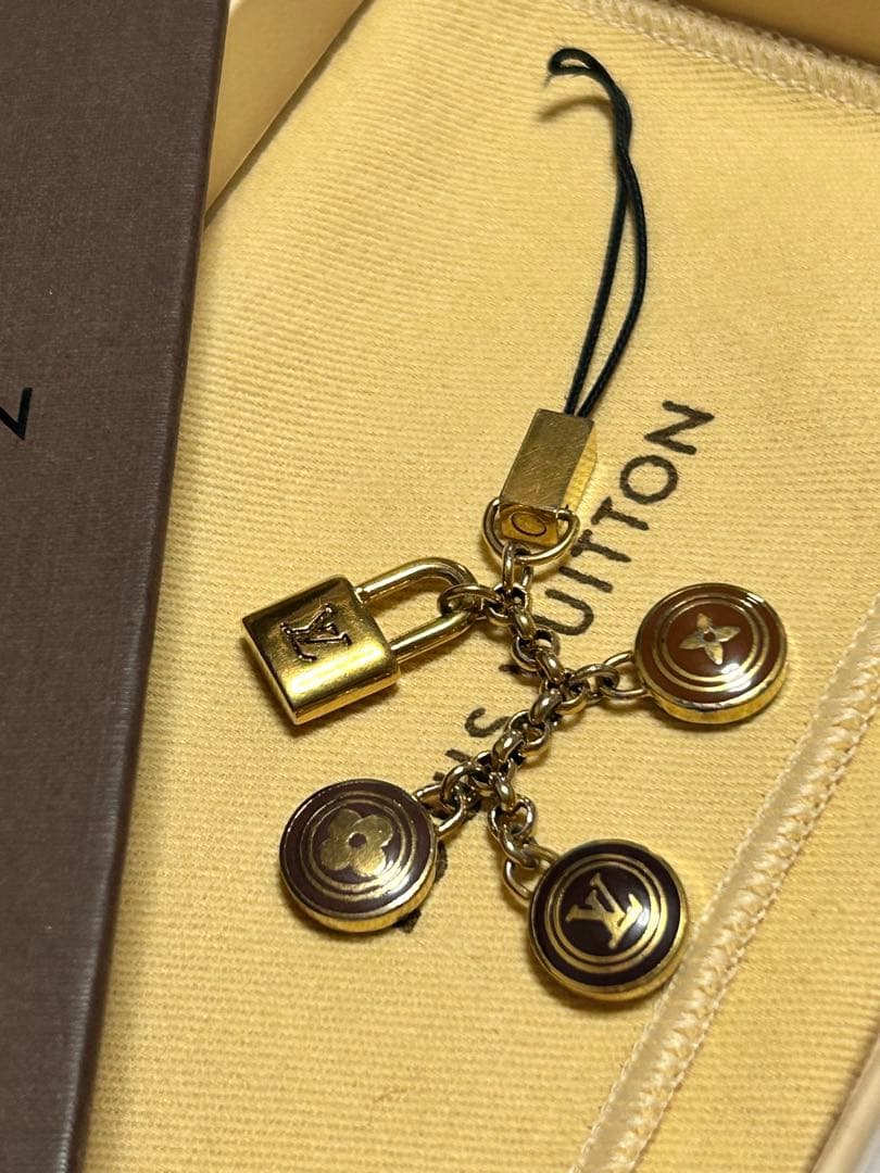 Louis Vuitton チャーム付きストラップ