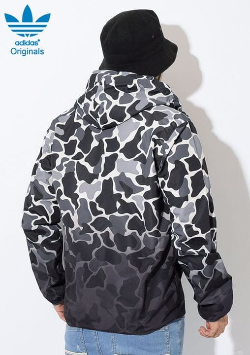 アディダスオリジナルス　カモフラ ナイロンパーカー