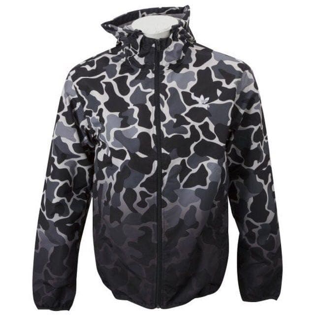 アディダスオリジナルス　カモフラ ナイロンパーカー
