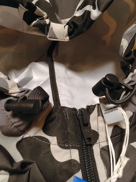 アディダスオリジナルス　カモフラ ナイロンパーカー