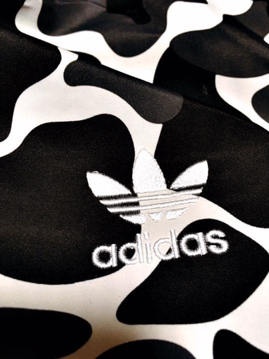 アディダスオリジナルス　カモフラ ナイロンパーカー