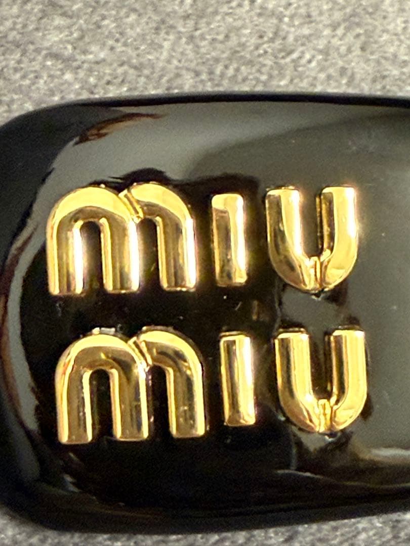 miu miu ブラック ヘアピン