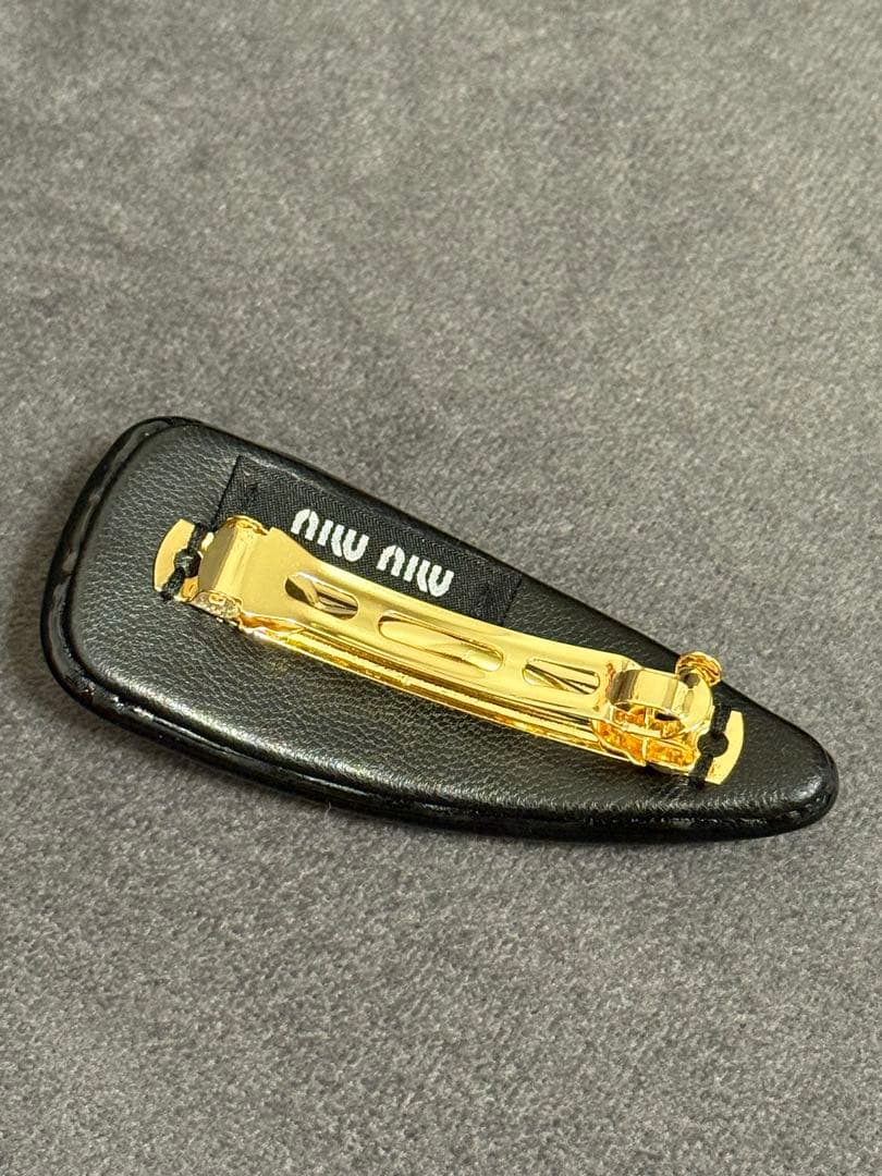 miu miu ブラック ヘアピン