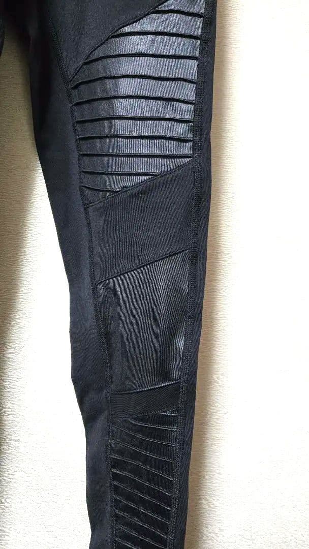 新品未使用　Alo Yoga Moto Legging S ブラック アローヨガ