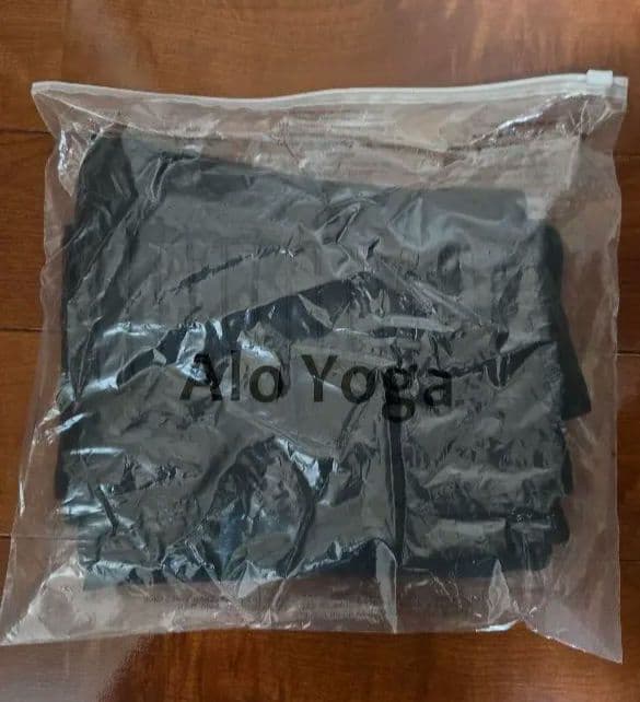 新品未使用　Alo Yoga Moto Legging S ブラック アローヨガ