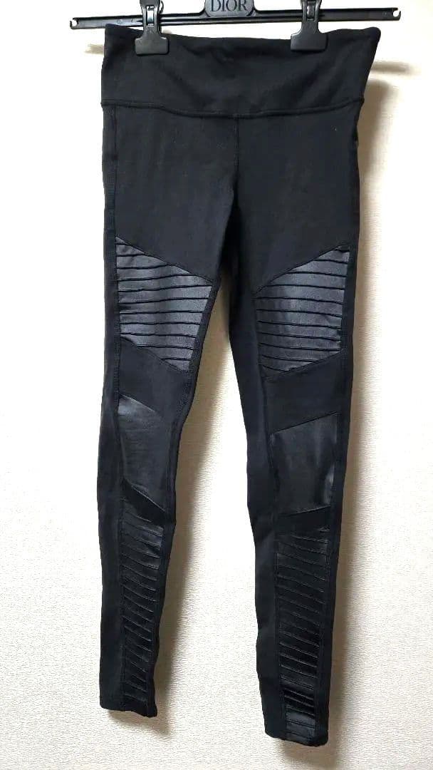 新品未使用　Alo Yoga Moto Legging S ブラック アローヨガ