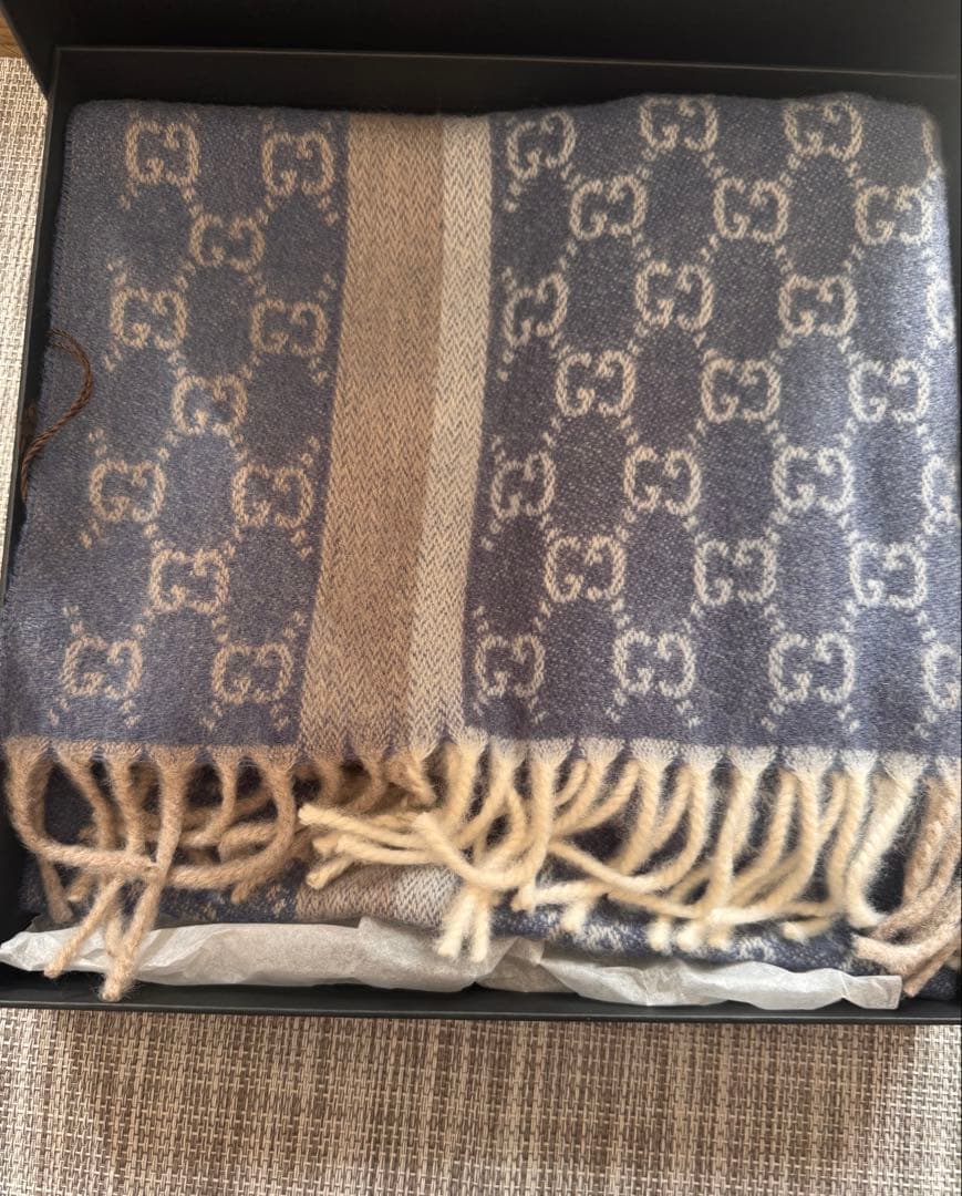 GUCCI GGロゴ柄マフラー　ブルーグレー