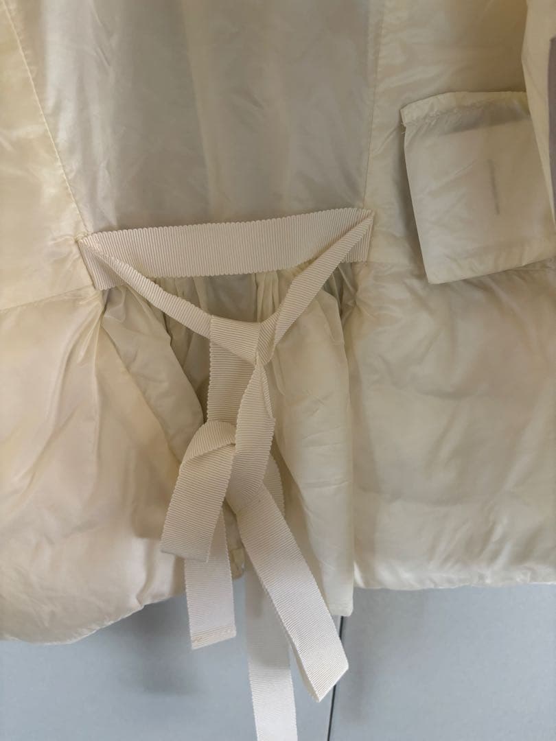 モンクレール　ダウンベスト　VALENSOLE　ナイロン　ホワイト　レース