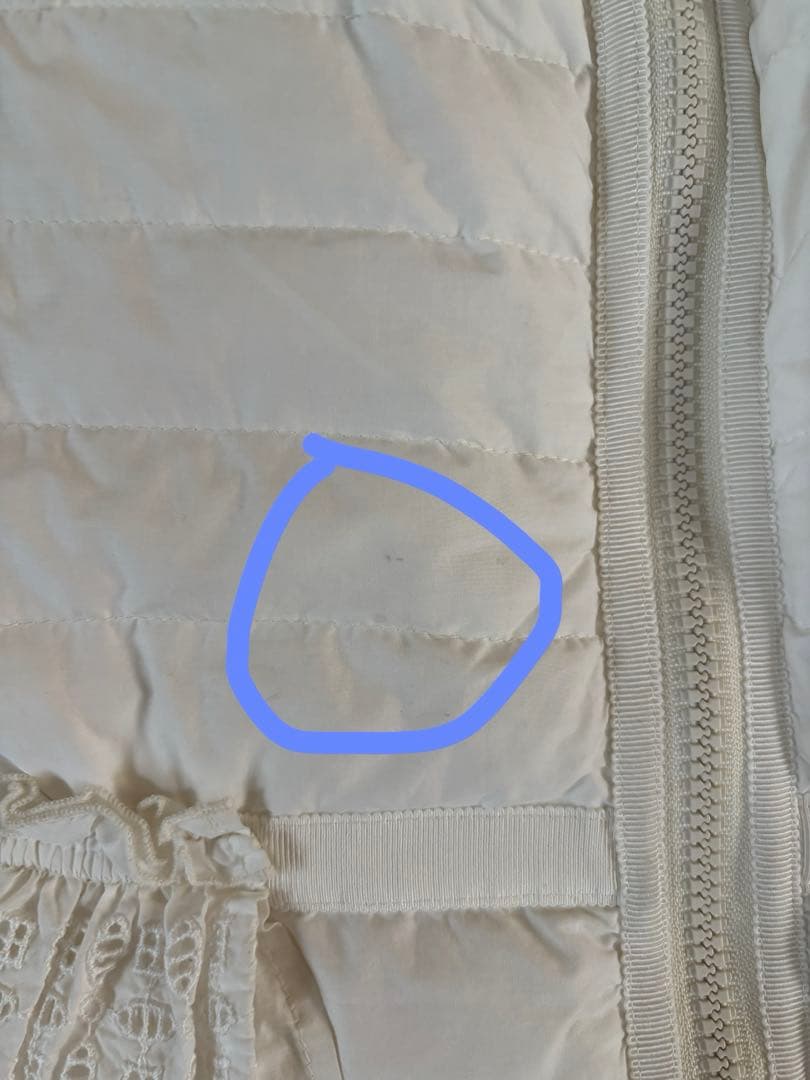 モンクレール　ダウンベスト　VALENSOLE　ナイロン　ホワイト　レース