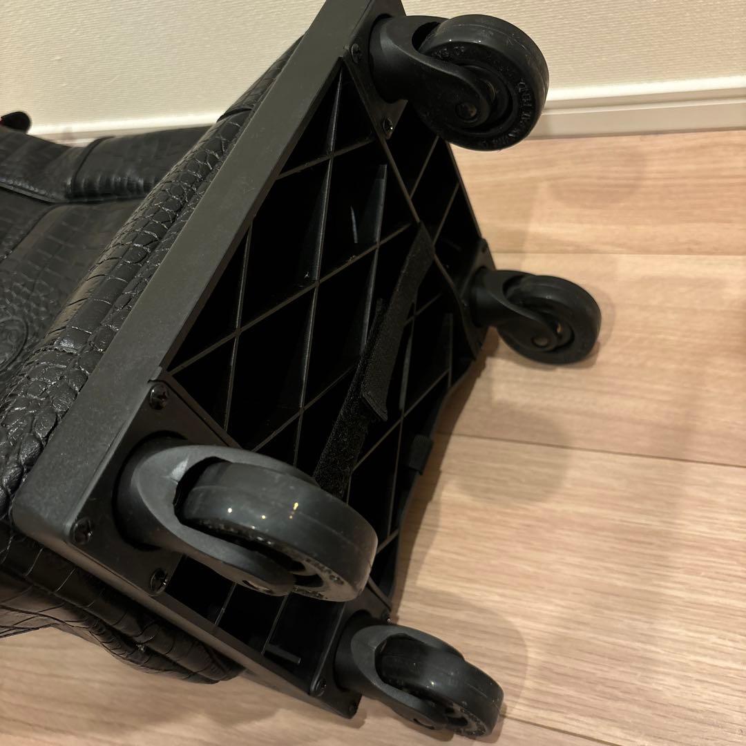 スワニー　黒　クロコダイル調　キャリーバッグ