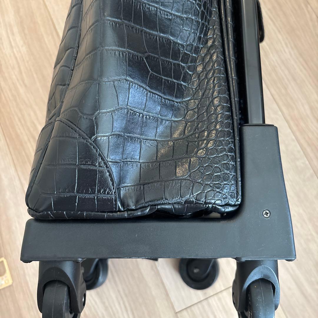 スワニー　黒　クロコダイル調　キャリーバッグ