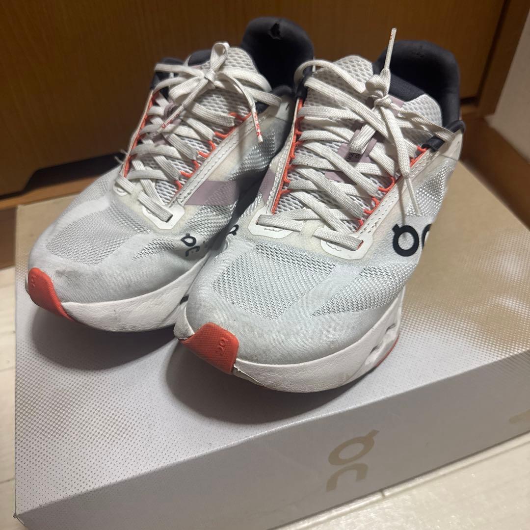 On Cloudstratus スニーカー ホワイト/グレー 24.5