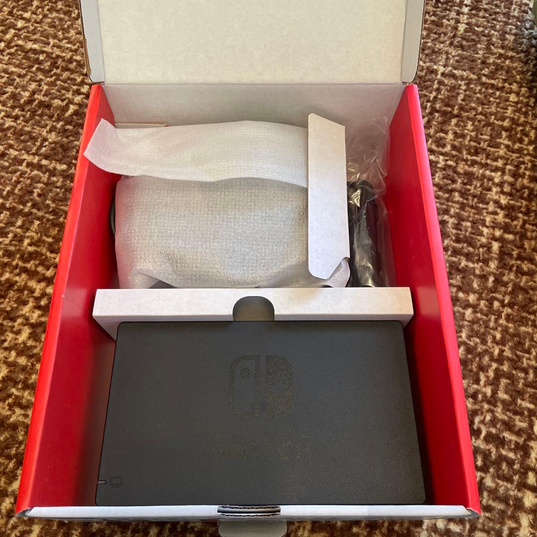 Nintendo Switch 本体＋ ソフト4本 ＋ 純正プロコンセット