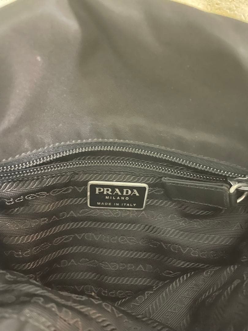 PRADA ショルダーバッグ　黒　ナイロン