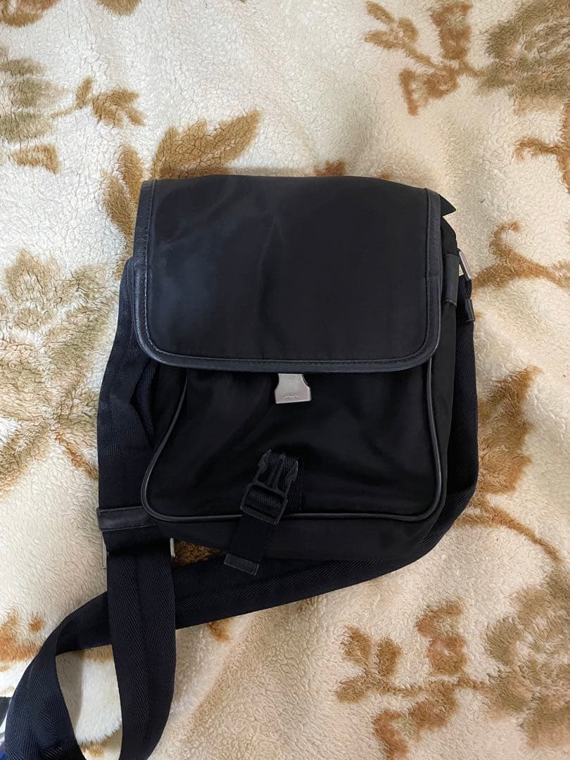 PRADA ショルダーバッグ　黒　ナイロン