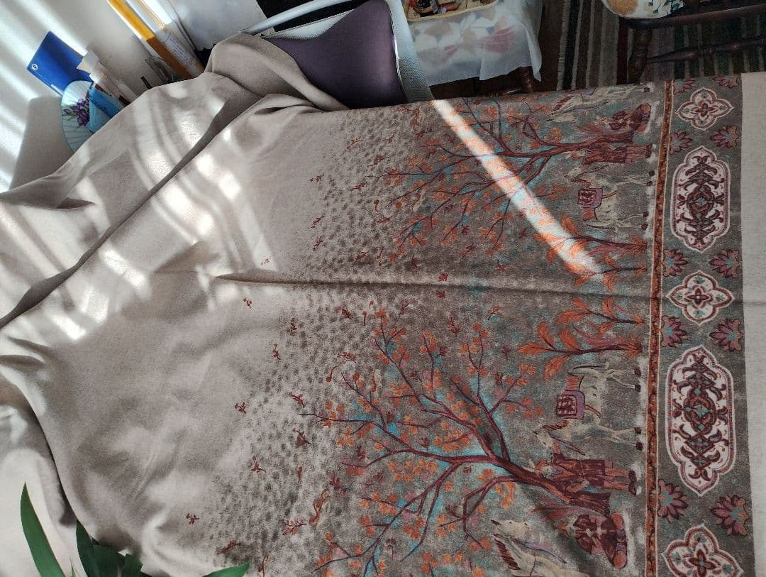 カシミヤ生地 馬と木の模様 2m