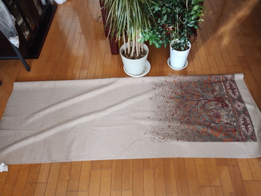 カシミヤ生地 馬と木の模様 2m