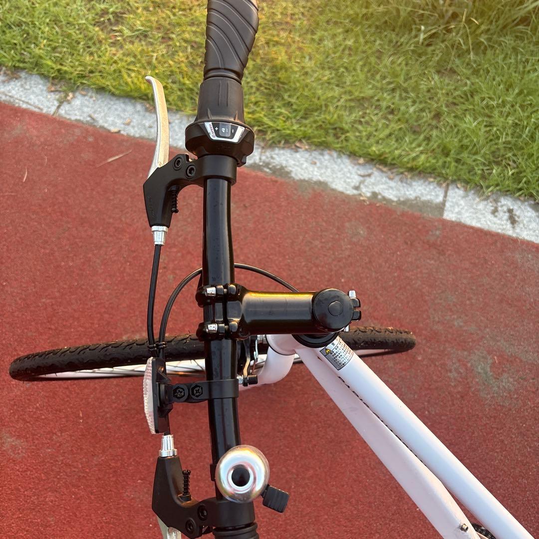 ホワイト クロスバイク 26インチ フラットハンドル