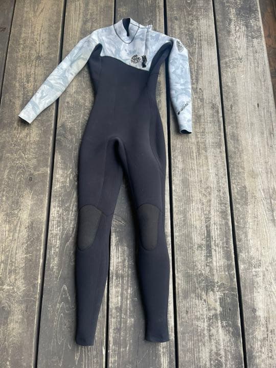 ウエットスーツ　RIP CURL 3×2ミリ　春・秋・冬用