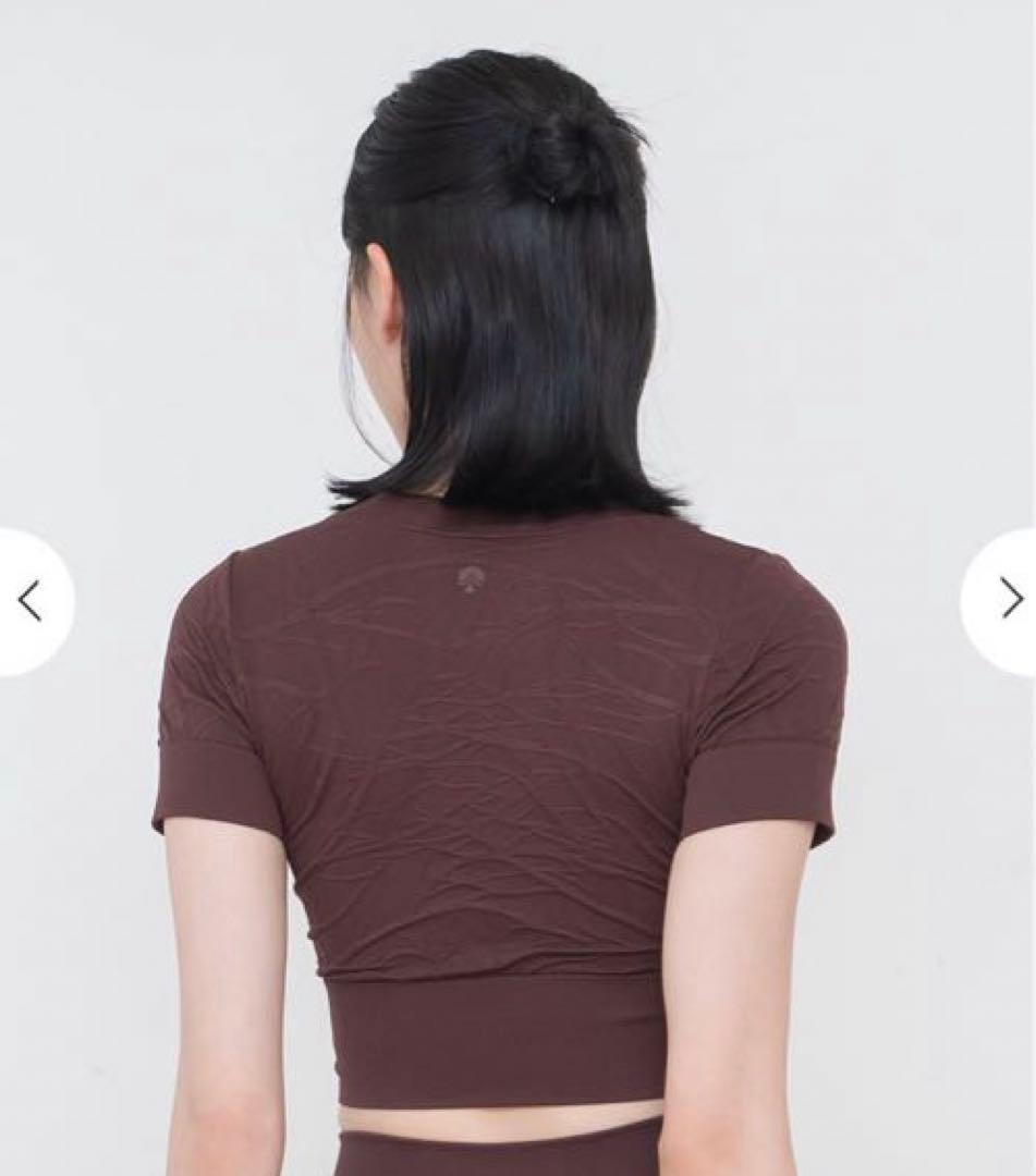 SUKALA】ジオメトリックショートスリーブトップス　パッド付き