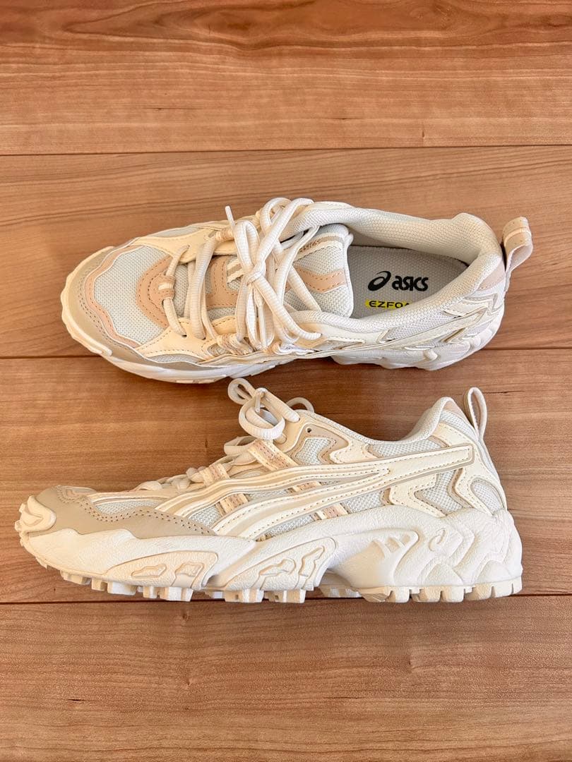 nekone 様　♡ASICS EZFOAMブラック&ホワイトスニーカー2足