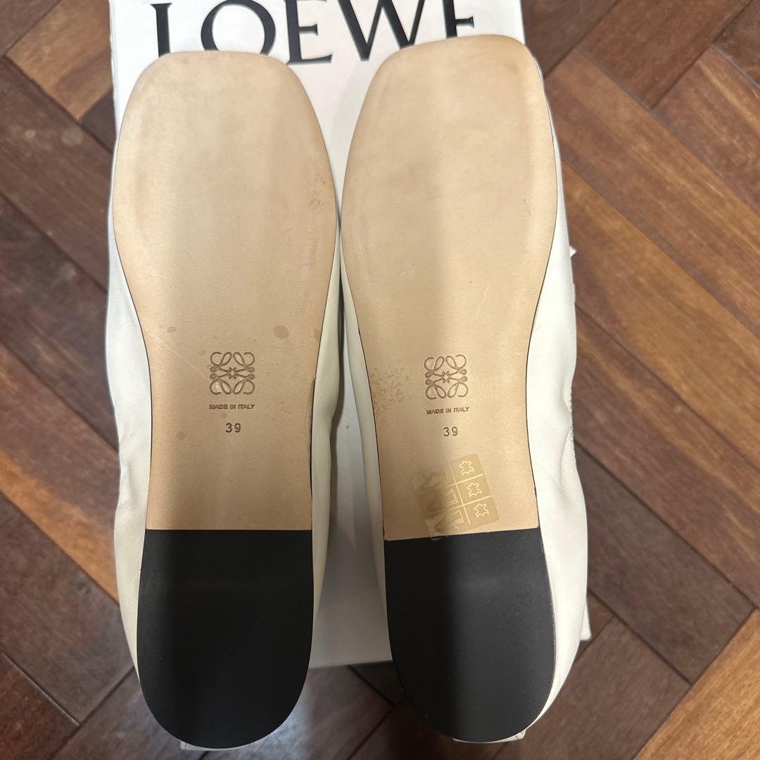 LOEWE リボン付きホワイトフラットバレエシューズ