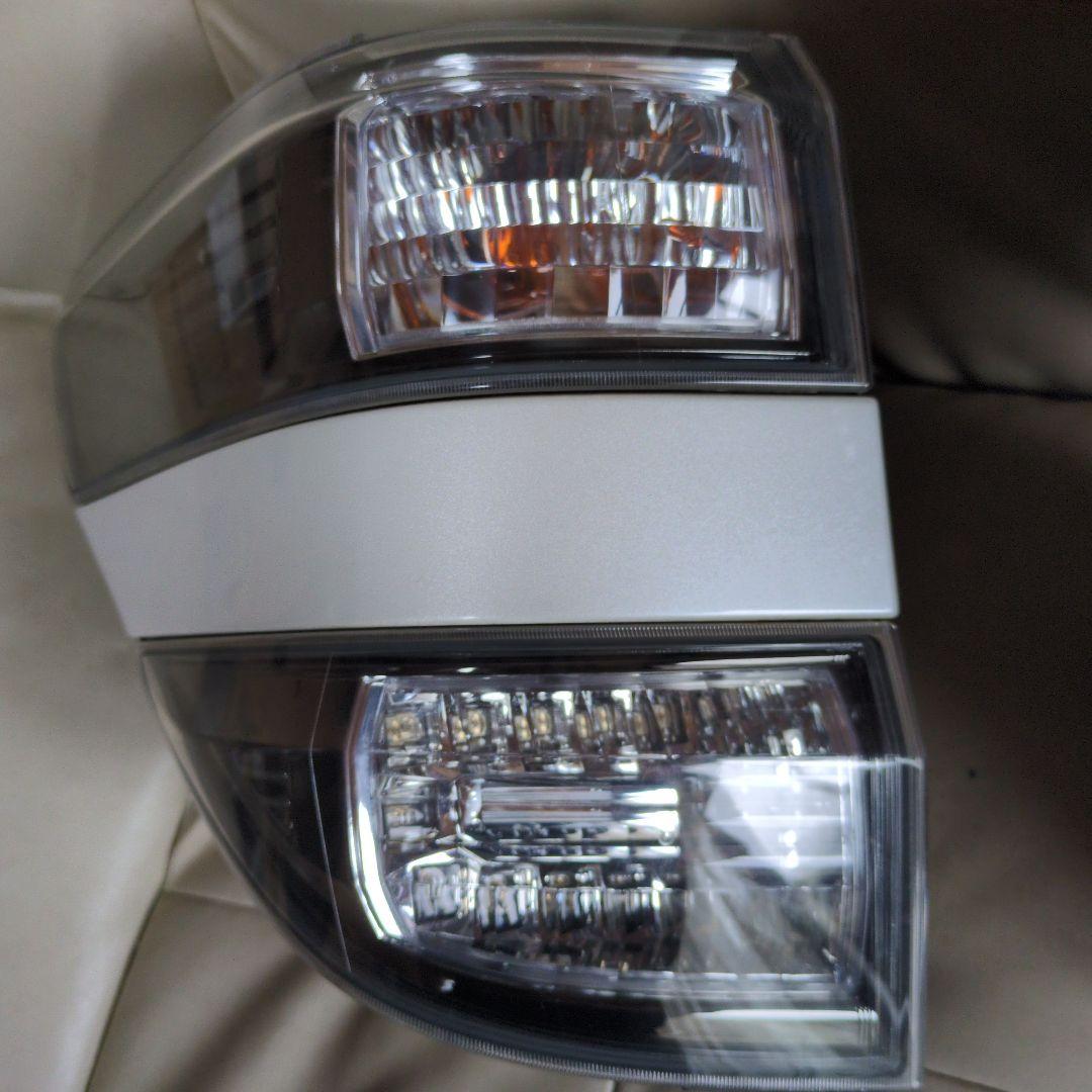 20ヴェルファイア　テールライト