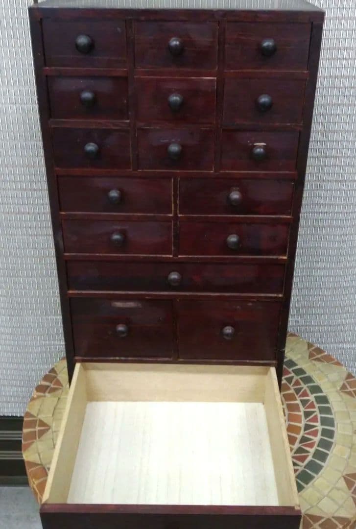 ☆期間限定特価！ヴィンテージ【薬箪笥/古家具】