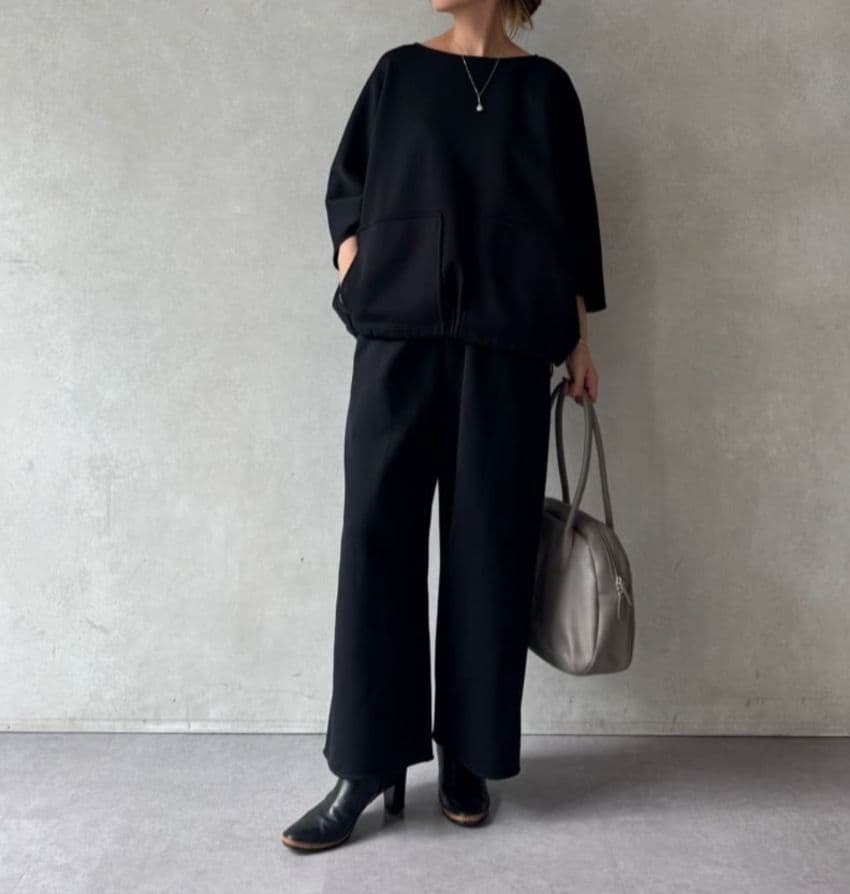 2.2万　今季新品ビアズリー　リップルダンボール トップス　黒ガリャルダガランテ