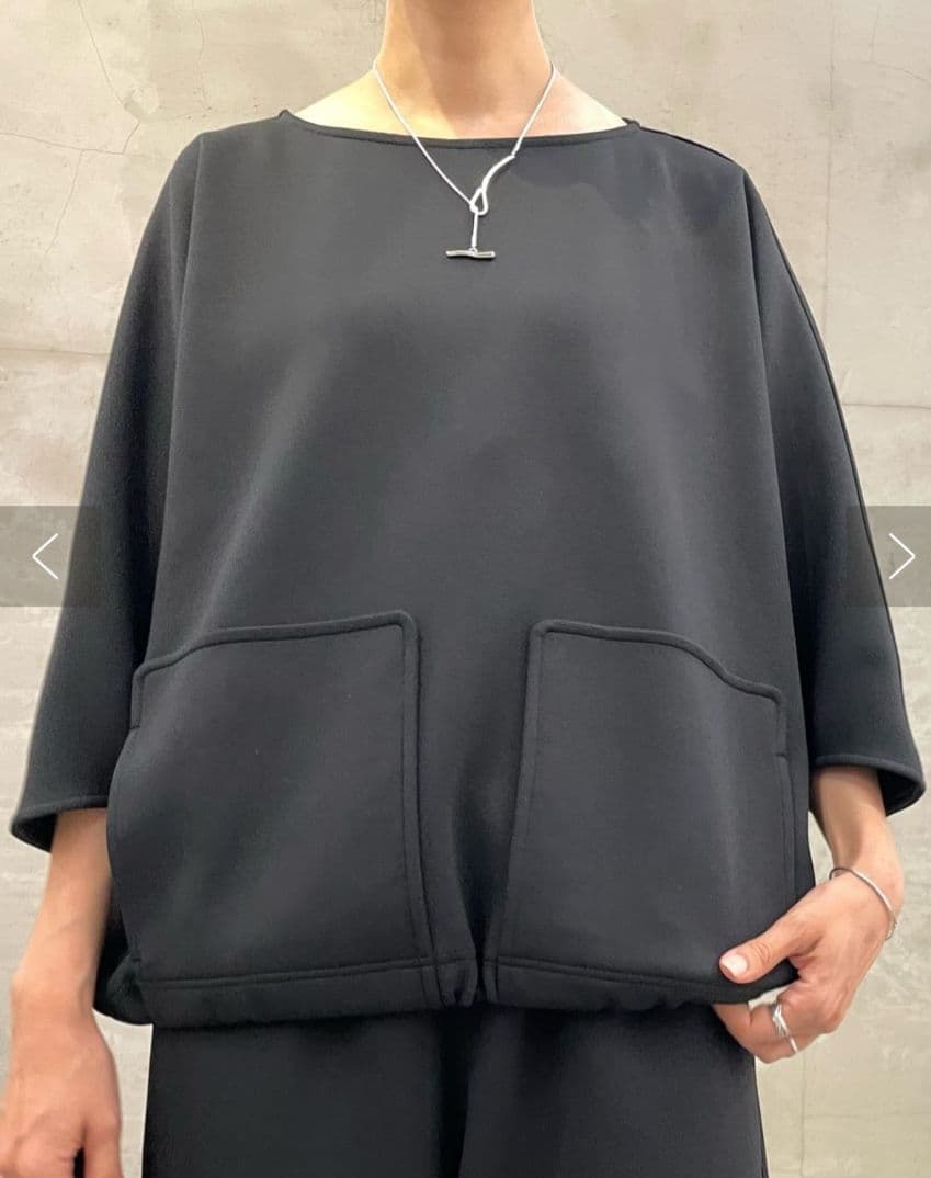 2.2万　今季新品ビアズリー　リップルダンボール トップス　黒ガリャルダガランテ