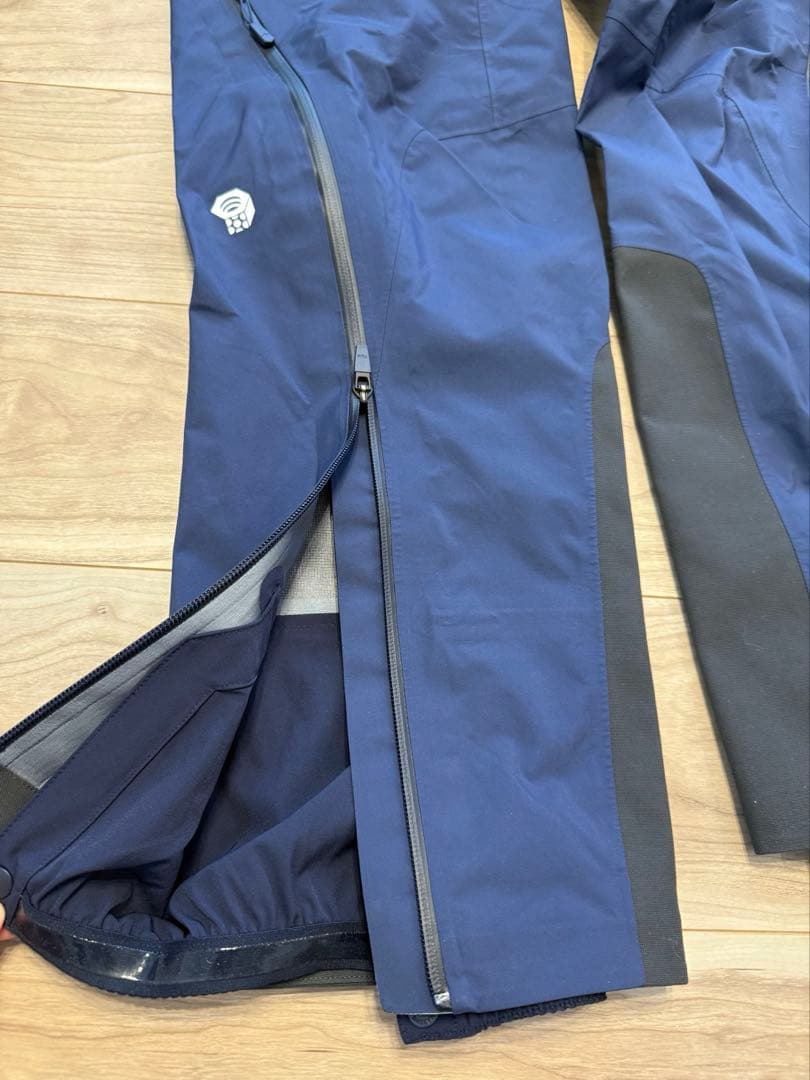 マウンテンハードウェア　つなぎ、スキーウェア　スノボ