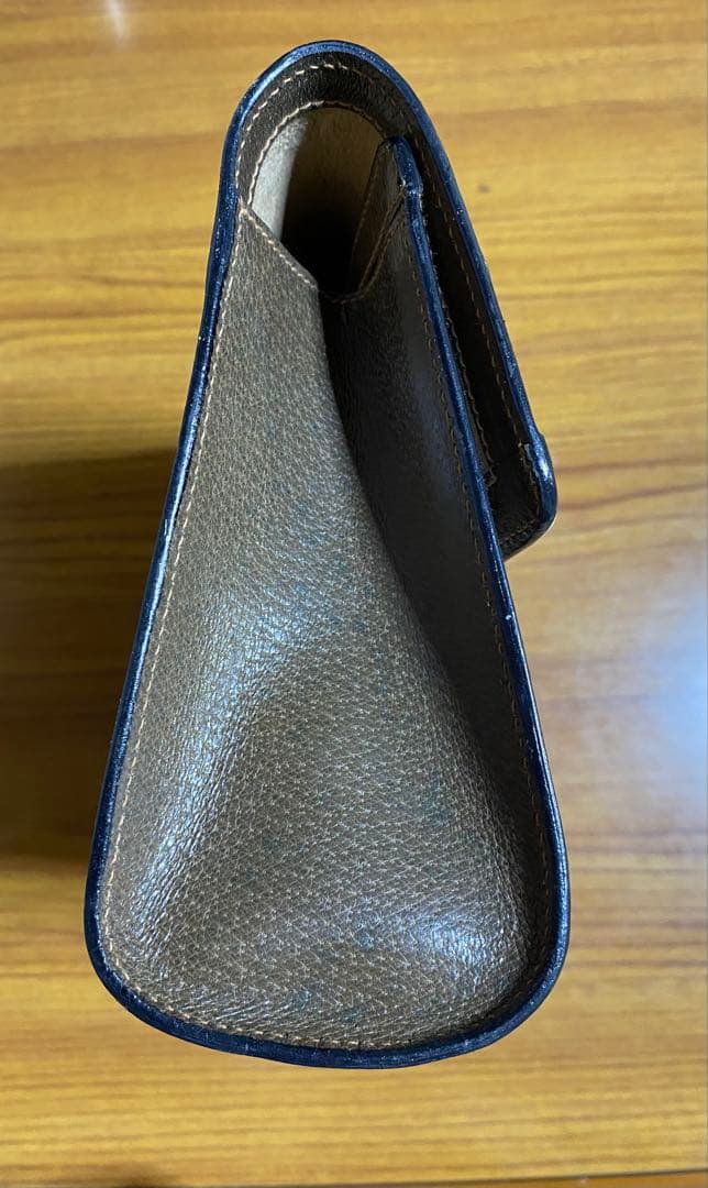 GUCCI GGキャンバスクラッチバッグ 箱付き