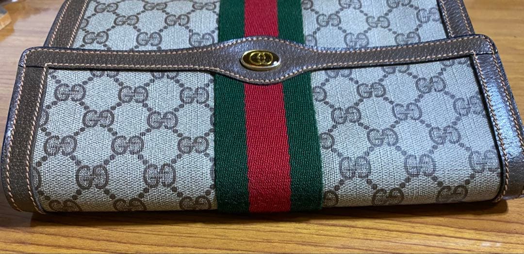GUCCI GGキャンバスクラッチバッグ 箱付き