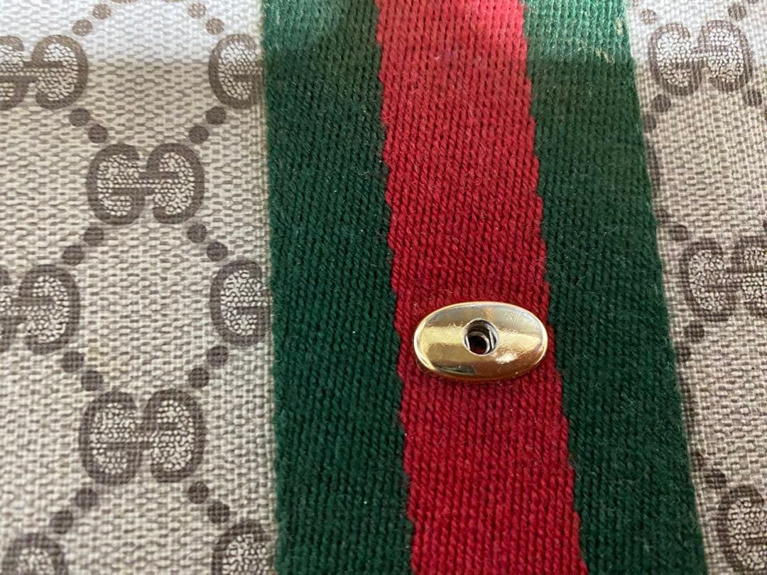 GUCCI GGキャンバスクラッチバッグ 箱付き