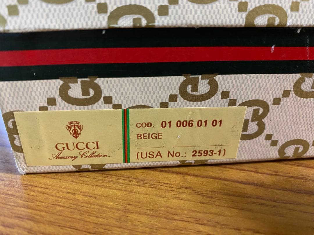 GUCCI GGキャンバスクラッチバッグ 箱付き