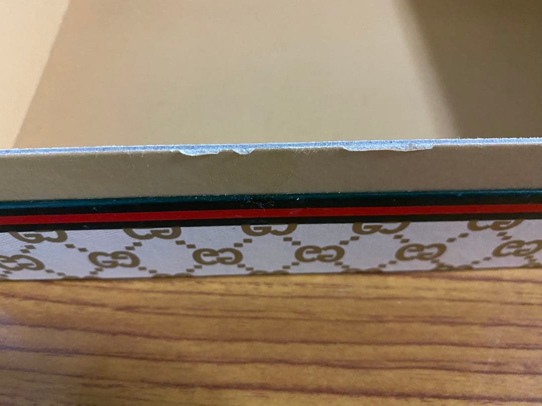 GUCCI GGキャンバスクラッチバッグ 箱付き