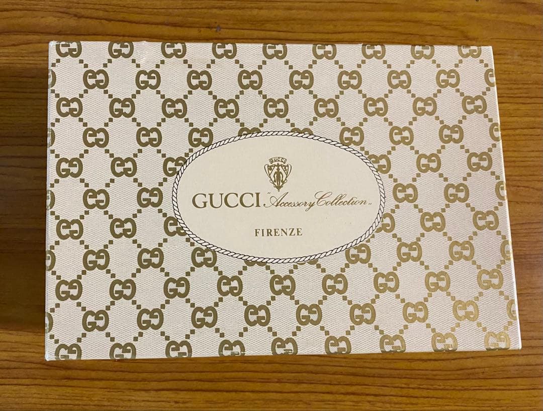 GUCCI GGキャンバスクラッチバッグ 箱付き
