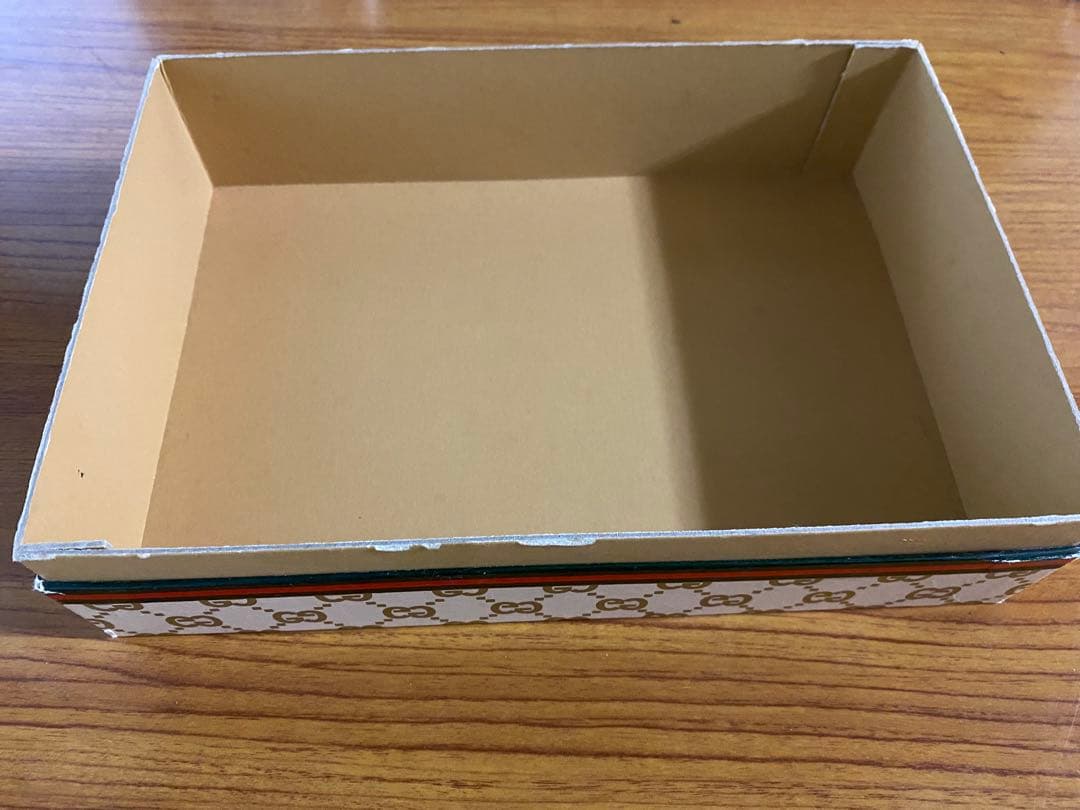 GUCCI GGキャンバスクラッチバッグ 箱付き