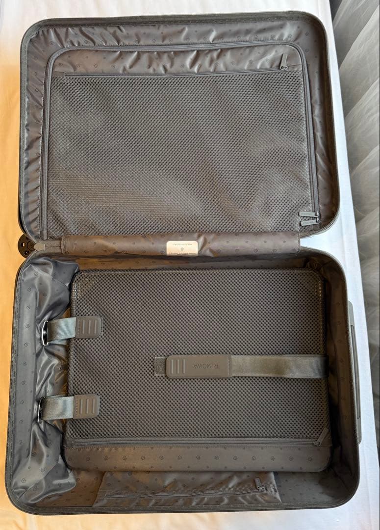RIMOWA エッセンシャル キャビン　グレー