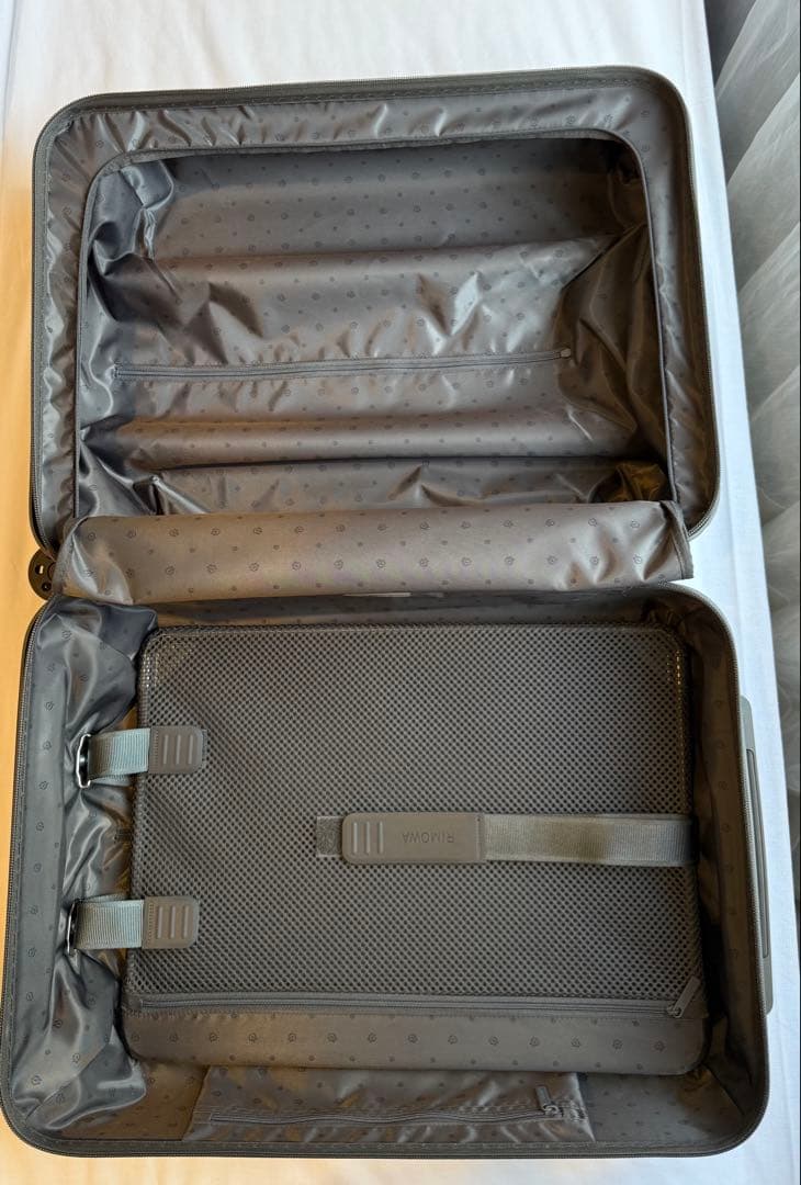 RIMOWA エッセンシャル キャビン　グレー