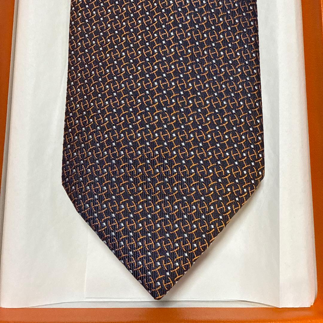 未使用タグ付　箱付　エルメス　ネクタイ　紺・オレンジ　H柄 シルクジャガード