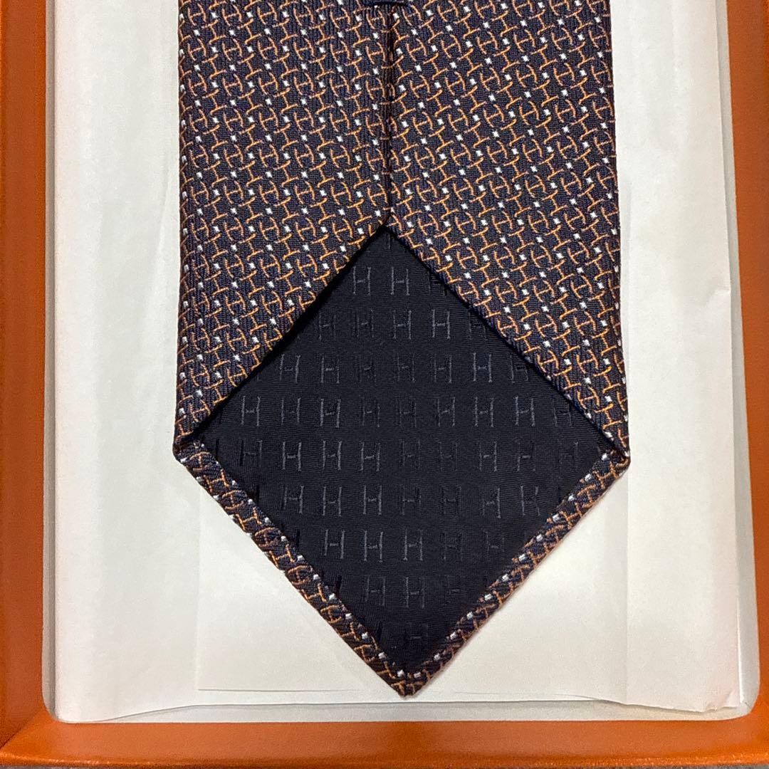 未使用タグ付　箱付　エルメス　ネクタイ　紺・オレンジ　H柄 シルクジャガード