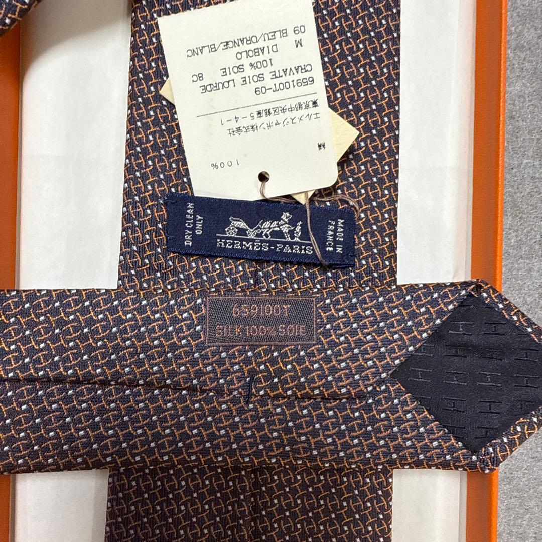未使用タグ付　箱付　エルメス　ネクタイ　紺・オレンジ　H柄 シルクジャガード