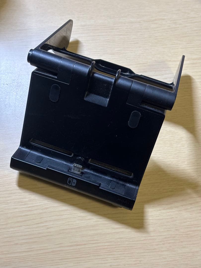 Nintendo Switch 本体＆スタンド、Joy-Conストラップ、ドッグ