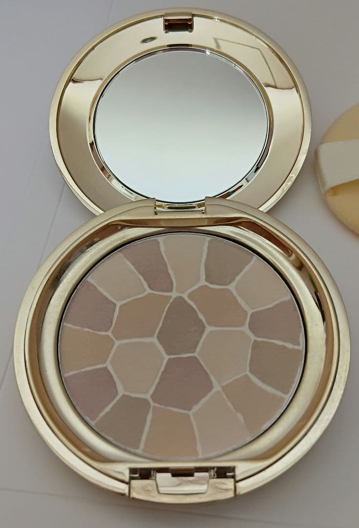 ラプードル　オートニュアンスv フェイスパウダー 8.8g　つや　未開封パフ付