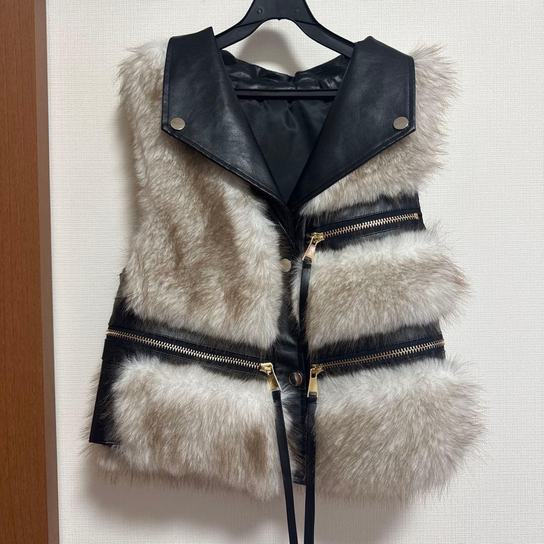 【ANDREA&Co】フェイクファーライダースベスト