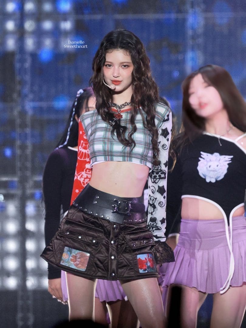 ダニエル着用 CHOPOVA LOWENA 23aw ひざ丈スカート